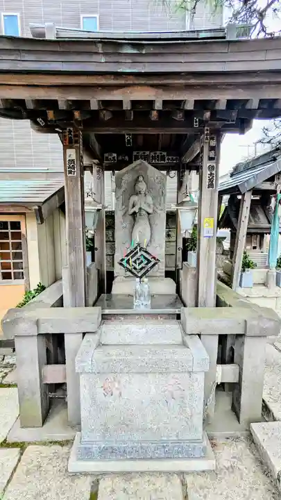 猫実庚申塔の本殿・本堂