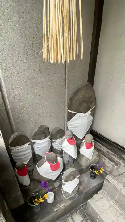 鍛治町観音堂の{uncategorized: "未分類", other: "その他", undefined: "問題あり", building: "その他建物", grave: "お墓", sacred_gate: "鳥居", guardian: "狛犬", statue: "像", buddha: "仏像", history: "歴史", nature: "自然", garden: "庭園", animal: "動物", pagoda: "塔", temizu: "手水舎", mountain_gate: "山門・神門", sanctuary: "本殿・本堂", subordinate: "末社・摂社", art: "芸術", scenery: "景色", jizo: "地蔵", ema: "絵馬", goshuin: "御朱印", omikuji: "おみくじ", items: "授与品その他", amulet: "お守り", goshuincho: "御朱印帳", eats: "食事", festival: "お祭り", votive_dance: "神楽", shichigosan: "七五三参", wedding: "結婚式", experience: "体験その他", initially: "初詣", around: "周辺", anti_infection: "感染症対策"}