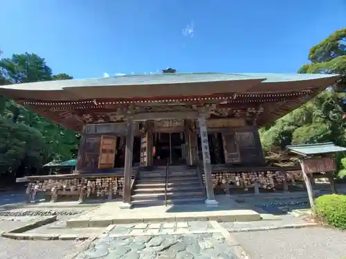 目の霊山　油山寺の本殿・本堂