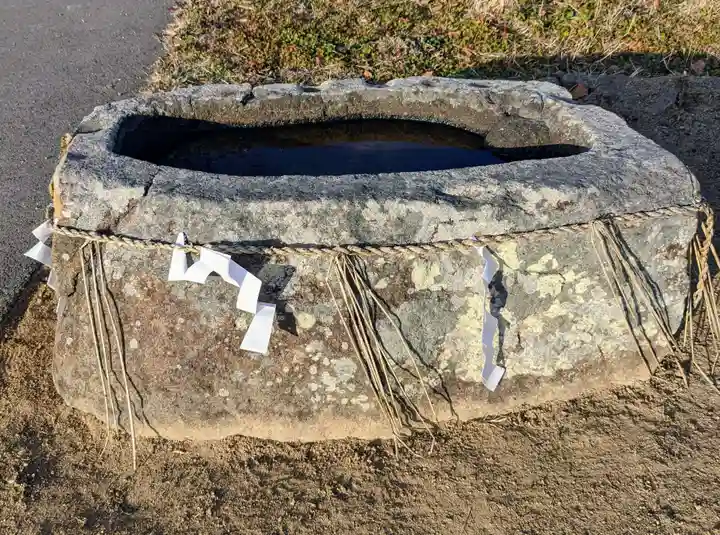 貢八幡神社の手水舎