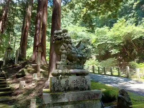 大嶽山那賀都神社の狛犬