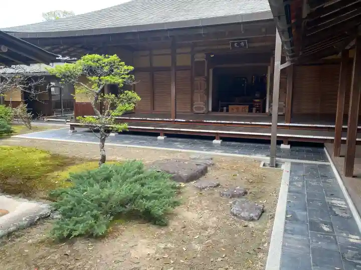 慈光院の{uncategorized: "未分類", other: "その他", undefined: "問題あり", building: "その他建物", grave: "お墓", sacred_gate: "鳥居", guardian: "狛犬", statue: "像", buddha: "仏像", history: "歴史", nature: "自然", garden: "庭園", animal: "動物", pagoda: "塔", temizu: "手水舎", mountain_gate: "山門・神門", sanctuary: "本殿・本堂", subordinate: "末社・摂社", art: "芸術", scenery: "景色", jizo: "地蔵", ema: "絵馬", goshuin: "御朱印", omikuji: "おみくじ", items: "授与品その他", amulet: "お守り", goshuincho: "御朱印帳", eats: "食事", festival: "お祭り", votive_dance: "神楽", shichigosan: "七五三参", wedding: "結婚式", experience: "体験その他", initially: "初詣", around: "周辺", anti_infection: "感染症対策"}