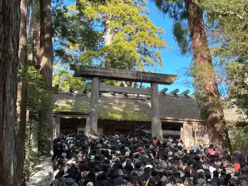 伊勢神宮内宮（皇大神宮）の{uncategorized: "未分類", other: "その他", undefined: "問題あり", building: "その他建物", grave: "お墓", sacred_gate: "鳥居", guardian: "狛犬", statue: "像", buddha: "仏像", history: "歴史", nature: "自然", garden: "庭園", animal: "動物", pagoda: "塔", temizu: "手水舎", mountain_gate: "山門・神門", sanctuary: "本殿・本堂", subordinate: "末社・摂社", art: "芸術", scenery: "景色", jizo: "地蔵", ema: "絵馬", goshuin: "御朱印", omikuji: "おみくじ", items: "授与品その他", amulet: "お守り", goshuincho: "御朱印帳", eats: "食事", festival: "お祭り", votive_dance: "神楽", shichigosan: "七五三参", wedding: "結婚式", experience: "体験その他", initially: "初詣", around: "周辺", anti_infection: "感染症対策"}