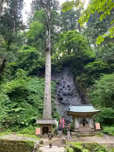 出羽神社(出羽三山神社)～三神合祭殿～の{uncategorized: "未分類", other: "その他", undefined: "問題あり", building: "その他建物", grave: "お墓", sacred_gate: "鳥居", guardian: "狛犬", statue: "像", buddha: "仏像", history: "歴史", nature: "自然", garden: "庭園", animal: "動物", pagoda: "塔", temizu: "手水舎", mountain_gate: "山門・神門", sanctuary: "本殿・本堂", subordinate: "末社・摂社", art: "芸術", scenery: "景色", jizo: "地蔵", ema: "絵馬", goshuin: "御朱印", omikuji: "おみくじ", items: "授与品その他", amulet: "お守り", goshuincho: "御朱印帳", eats: "食事", festival: "お祭り", votive_dance: "神楽", shichigosan: "七五三参", wedding: "結婚式", experience: "体験その他", initially: "初詣", around: "周辺", anti_infection: "感染症対策"}