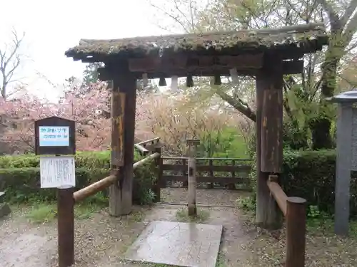 吉水神社の山門