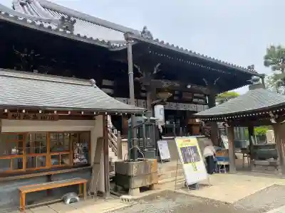 葛井寺の{uncategorized: "未分類", other: "その他", undefined: "問題あり", building: "その他建物", grave: "お墓", sacred_gate: "鳥居", guardian: "狛犬", statue: "像", buddha: "仏像", history: "歴史", nature: "自然", garden: "庭園", animal: "動物", pagoda: "塔", temizu: "手水舎", mountain_gate: "山門・神門", sanctuary: "本殿・本堂", subordinate: "末社・摂社", art: "芸術", scenery: "景色", jizo: "地蔵", ema: "絵馬", goshuin: "御朱印", omikuji: "おみくじ", items: "授与品その他", amulet: "お守り", goshuincho: "御朱印帳", eats: "食事", festival: "お祭り", votive_dance: "神楽", shichigosan: "七五三参", wedding: "結婚式", experience: "体験その他", initially: "初詣", around: "周辺", anti_infection: "感染症対策"}