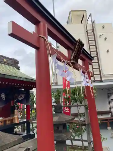 朝日稲荷神社の鳥居