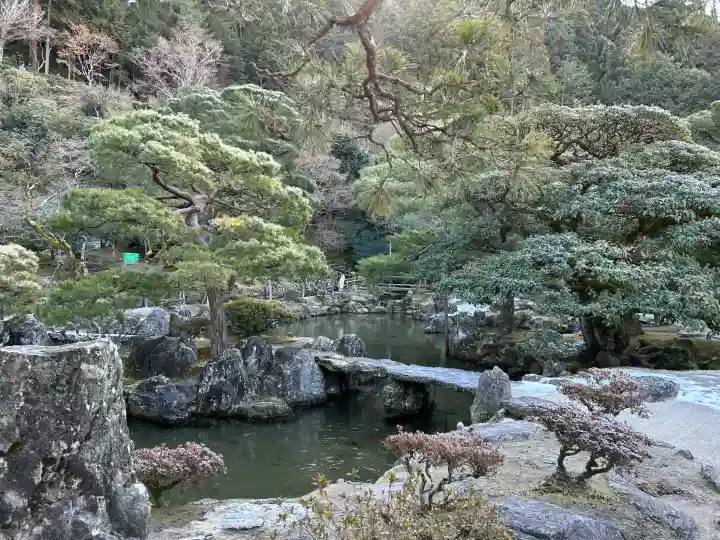 慈照寺(慈照禅寺・銀閣寺)の{uncategorized: "未分類", other: "その他", undefined: "問題あり", building: "その他建物", grave: "お墓", sacred_gate: "鳥居", guardian: "狛犬", statue: "像", buddha: "仏像", history: "歴史", nature: "自然", garden: "庭園", animal: "動物", pagoda: "塔", temizu: "手水舎", mountain_gate: "山門・神門", sanctuary: "本殿・本堂", subordinate: "末社・摂社", art: "芸術", scenery: "景色", jizo: "地蔵", ema: "絵馬", goshuin: "御朱印", omikuji: "おみくじ", items: "授与品その他", amulet: "お守り", goshuincho: "御朱印帳", eats: "食事", festival: "お祭り", votive_dance: "神楽", shichigosan: "七五三参", wedding: "結婚式", experience: "体験その他", initially: "初詣", around: "周辺", anti_infection: "感染症対策"}