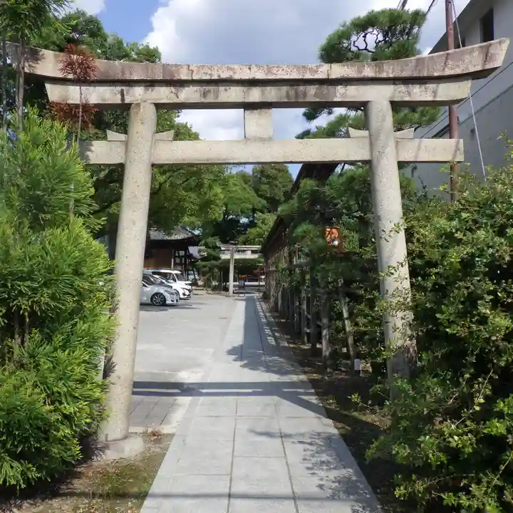 西院春日神社の鳥居