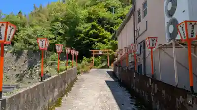 湘山稲荷大明神の鳥居