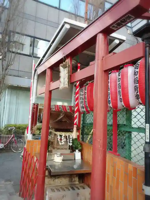 商和稲荷神社の鳥居