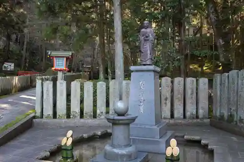 霊山寺の像