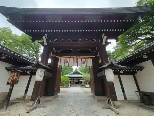 白峯神宮の山門・神門