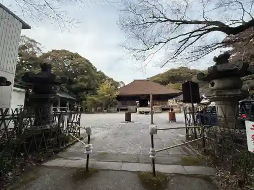 瀧山寺の{uncategorized: "未分類", other: "その他", undefined: "問題あり", building: "その他建物", grave: "お墓", sacred_gate: "鳥居", guardian: "狛犬", statue: "像", buddha: "仏像", history: "歴史", nature: "自然", garden: "庭園", animal: "動物", pagoda: "塔", temizu: "手水舎", mountain_gate: "山門・神門", sanctuary: "本殿・本堂", subordinate: "末社・摂社", art: "芸術", scenery: "景色", jizo: "地蔵", ema: "絵馬", goshuin: "御朱印", omikuji: "おみくじ", items: "授与品その他", amulet: "お守り", goshuincho: "御朱印帳", eats: "食事", festival: "お祭り", votive_dance: "神楽", shichigosan: "七五三参", wedding: "結婚式", experience: "体験その他", initially: "初詣", around: "周辺", anti_infection: "感染症対策"}