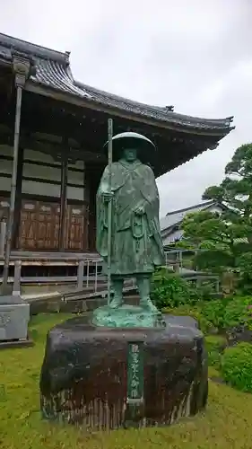 光行寺の像