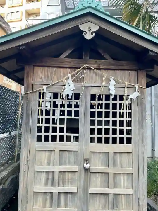 下落合弁財天の{uncategorized: "未分類", other: "その他", undefined: "問題あり", building: "その他建物", grave: "お墓", sacred_gate: "鳥居", guardian: "狛犬", statue: "像", buddha: "仏像", history: "歴史", nature: "自然", garden: "庭園", animal: "動物", pagoda: "塔", temizu: "手水舎", mountain_gate: "山門・神門", sanctuary: "本殿・本堂", subordinate: "末社・摂社", art: "芸術", scenery: "景色", jizo: "地蔵", ema: "絵馬", goshuin: "御朱印", omikuji: "おみくじ", items: "授与品その他", amulet: "お守り", goshuincho: "御朱印帳", eats: "食事", festival: "お祭り", votive_dance: "神楽", shichigosan: "七五三参", wedding: "結婚式", experience: "体験その他", initially: "初詣", around: "周辺", anti_infection: "感染症対策"}