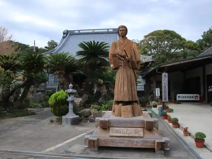 宝福寺の像