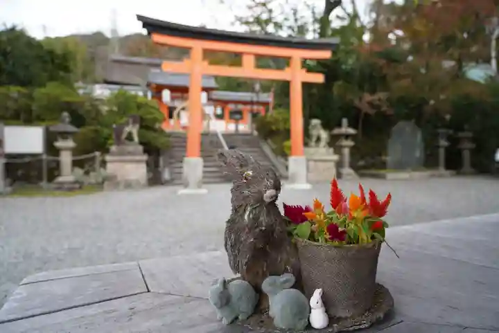 宇治神社の像