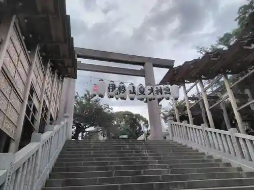 伊勢山皇大神宮の鳥居