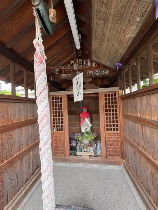 子育地蔵堂の本殿・本堂