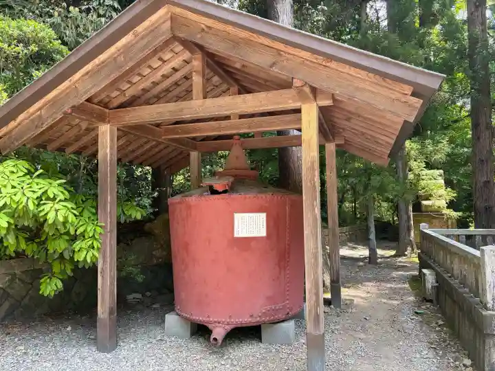 彌彦神社の{uncategorized: "未分類", other: "その他", undefined: "問題あり", building: "その他建物", grave: "お墓", sacred_gate: "鳥居", guardian: "狛犬", statue: "像", buddha: "仏像", history: "歴史", nature: "自然", garden: "庭園", animal: "動物", pagoda: "塔", temizu: "手水舎", mountain_gate: "山門・神門", sanctuary: "本殿・本堂", subordinate: "末社・摂社", art: "芸術", scenery: "景色", jizo: "地蔵", ema: "絵馬", goshuin: "御朱印", omikuji: "おみくじ", items: "授与品その他", amulet: "お守り", goshuincho: "御朱印帳", eats: "食事", festival: "お祭り", votive_dance: "神楽", shichigosan: "七五三参", wedding: "結婚式", experience: "体験その他", initially: "初詣", around: "周辺", anti_infection: "感染症対策"}