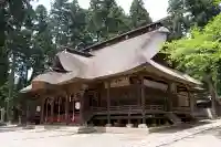 熊野大社拝殿。
県内最古の茅葺屋根建築。