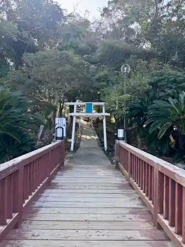龍神社の{uncategorized: "未分類", other: "その他", undefined: "問題あり", building: "その他建物", grave: "お墓", sacred_gate: "鳥居", guardian: "狛犬", statue: "像", buddha: "仏像", history: "歴史", nature: "自然", garden: "庭園", animal: "動物", pagoda: "塔", temizu: "手水舎", mountain_gate: "山門・神門", sanctuary: "本殿・本堂", subordinate: "末社・摂社", art: "芸術", scenery: "景色", jizo: "地蔵", ema: "絵馬", goshuin: "御朱印", omikuji: "おみくじ", items: "授与品その他", amulet: "お守り", goshuincho: "御朱印帳", eats: "食事", festival: "お祭り", votive_dance: "神楽", shichigosan: "七五三参", wedding: "結婚式", experience: "体験その他", initially: "初詣", around: "周辺", anti_infection: "感染症対策"}