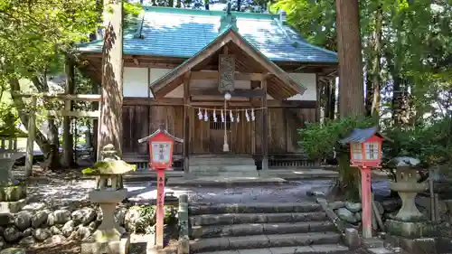 神明社の本殿