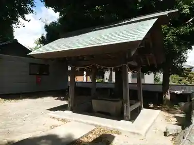神明社の手水舎