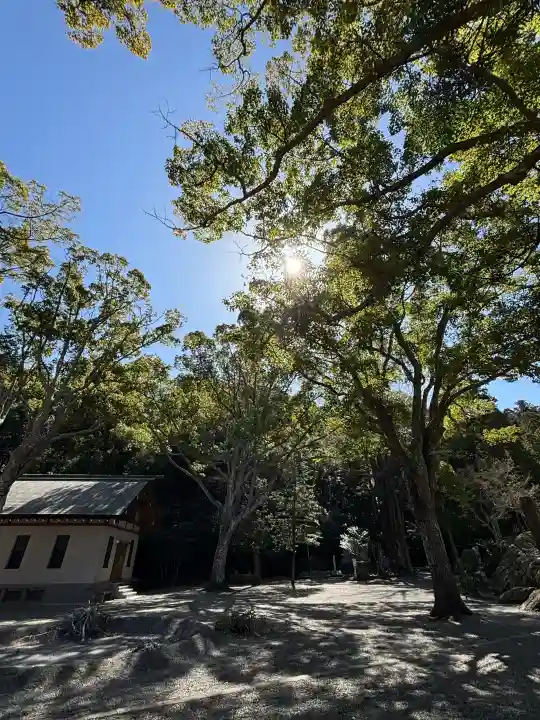 安房神社の{uncategorized: "未分類", other: "その他", undefined: "問題あり", building: "その他建物", grave: "お墓", sacred_gate: "鳥居", guardian: "狛犬", statue: "像", buddha: "仏像", history: "歴史", nature: "自然", garden: "庭園", animal: "動物", pagoda: "塔", temizu: "手水舎", mountain_gate: "山門・神門", sanctuary: "本殿・本堂", subordinate: "末社・摂社", art: "芸術", scenery: "景色", jizo: "地蔵", ema: "絵馬", goshuin: "御朱印", omikuji: "おみくじ", items: "授与品その他", amulet: "お守り", goshuincho: "御朱印帳", eats: "食事", festival: "お祭り", votive_dance: "神楽", shichigosan: "七五三参", wedding: "結婚式", experience: "体験その他", initially: "初詣", around: "周辺", anti_infection: "感染症対策"}