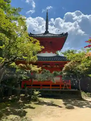 三瀧寺の{uncategorized: "未分類", other: "その他", undefined: "問題あり", building: "その他建物", grave: "お墓", sacred_gate: "鳥居", guardian: "狛犬", statue: "像", buddha: "仏像", history: "歴史", nature: "自然", garden: "庭園", animal: "動物", pagoda: "塔", temizu: "手水舎", mountain_gate: "山門・神門", sanctuary: "本殿・本堂", subordinate: "末社・摂社", art: "芸術", scenery: "景色", jizo: "地蔵", ema: "絵馬", goshuin: "御朱印", omikuji: "おみくじ", items: "授与品その他", amulet: "お守り", goshuincho: "御朱印帳", eats: "食事", festival: "お祭り", votive_dance: "神楽", shichigosan: "七五三参", wedding: "結婚式", experience: "体験その他", initially: "初詣", around: "周辺", anti_infection: "感染症対策"}