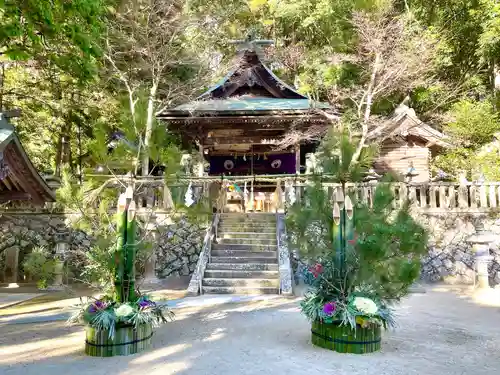 西山春日神社の建物その他