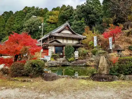 曽野稲荷神社の庭園