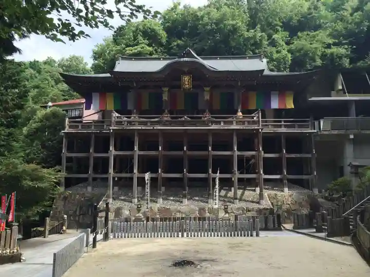 狸谷山不動院の本殿・本堂