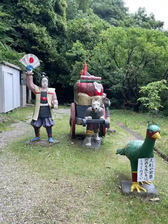 桃太郎神社(栗栖)の像