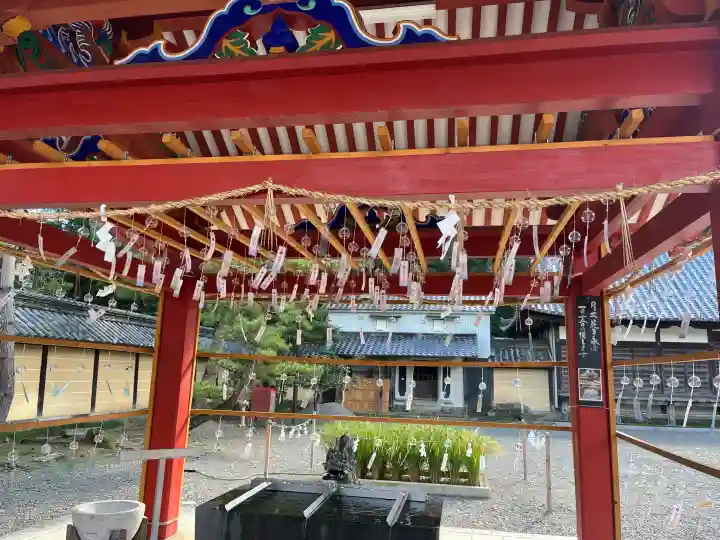 美濃國一宮 南宮大社の{uncategorized: "未分類", other: "その他", undefined: "問題あり", building: "その他建物", grave: "お墓", sacred_gate: "鳥居", guardian: "狛犬", statue: "像", buddha: "仏像", history: "歴史", nature: "自然", garden: "庭園", animal: "動物", pagoda: "塔", temizu: "手水舎", mountain_gate: "山門・神門", sanctuary: "本殿・本堂", subordinate: "末社・摂社", art: "芸術", scenery: "景色", jizo: "地蔵", ema: "絵馬", goshuin: "御朱印", omikuji: "おみくじ", items: "授与品その他", amulet: "お守り", goshuincho: "御朱印帳", eats: "食事", festival: "お祭り", votive_dance: "神楽", shichigosan: "七五三参", wedding: "結婚式", experience: "体験その他", initially: "初詣", around: "周辺", anti_infection: "感染症対策"}