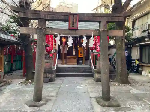 千代田稲荷神社の{uncategorized: "未分類", other: "その他", undefined: "問題あり", building: "その他建物", grave: "お墓", sacred_gate: "鳥居", guardian: "狛犬", statue: "像", buddha: "仏像", history: "歴史", nature: "自然", garden: "庭園", animal: "動物", pagoda: "塔", temizu: "手水舎", mountain_gate: "山門・神門", sanctuary: "本殿・本堂", subordinate: "末社・摂社", art: "芸術", scenery: "景色", jizo: "地蔵", ema: "絵馬", goshuin: "御朱印", omikuji: "おみくじ", items: "授与品その他", amulet: "お守り", goshuincho: "御朱印帳", eats: "食事", festival: "お祭り", votive_dance: "神楽", shichigosan: "七五三参", wedding: "結婚式", experience: "体験その他", initially: "初詣", around: "周辺", anti_infection: "感染症対策"}