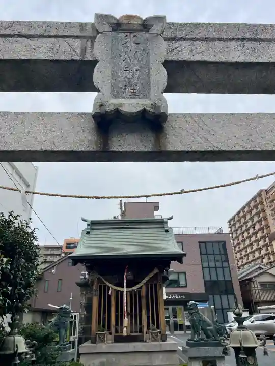 成増氷川神社の{uncategorized: "未分類", other: "その他", undefined: "問題あり", building: "その他建物", grave: "お墓", sacred_gate: "鳥居", guardian: "狛犬", statue: "像", buddha: "仏像", history: "歴史", nature: "自然", garden: "庭園", animal: "動物", pagoda: "塔", temizu: "手水舎", mountain_gate: "山門・神門", sanctuary: "本殿・本堂", subordinate: "末社・摂社", art: "芸術", scenery: "景色", jizo: "地蔵", ema: "絵馬", goshuin: "御朱印", omikuji: "おみくじ", items: "授与品その他", amulet: "お守り", goshuincho: "御朱印帳", eats: "食事", festival: "お祭り", votive_dance: "神楽", shichigosan: "七五三参", wedding: "結婚式", experience: "体験その他", initially: "初詣", around: "周辺", anti_infection: "感染症対策"}