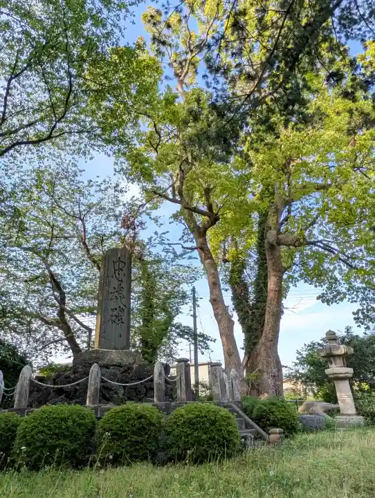 天津神社の{uncategorized: "未分類", other: "その他", undefined: "問題あり", building: "その他建物", grave: "お墓", sacred_gate: "鳥居", guardian: "狛犬", statue: "像", buddha: "仏像", history: "歴史", nature: "自然", garden: "庭園", animal: "動物", pagoda: "塔", temizu: "手水舎", mountain_gate: "山門・神門", sanctuary: "本殿・本堂", subordinate: "末社・摂社", art: "芸術", scenery: "景色", jizo: "地蔵", ema: "絵馬", goshuin: "御朱印", omikuji: "おみくじ", items: "授与品その他", amulet: "お守り", goshuincho: "御朱印帳", eats: "食事", festival: "お祭り", votive_dance: "神楽", shichigosan: "七五三参", wedding: "結婚式", experience: "体験その他", initially: "初詣", around: "周辺", anti_infection: "感染症対策"}