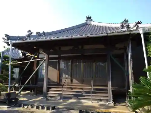法厳尼寺の本殿・本堂