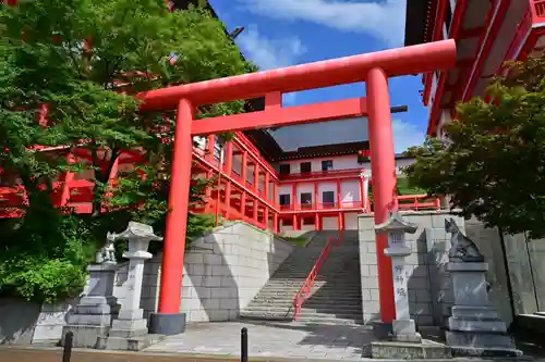 宝徳山稲荷大社(新潟県)