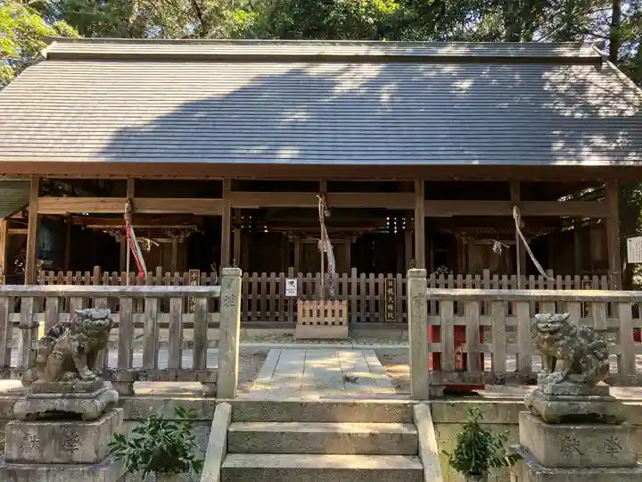 布施神社の本殿・本堂