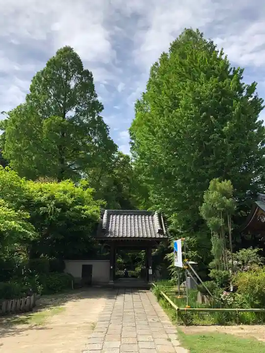 満行寺の山門・神門