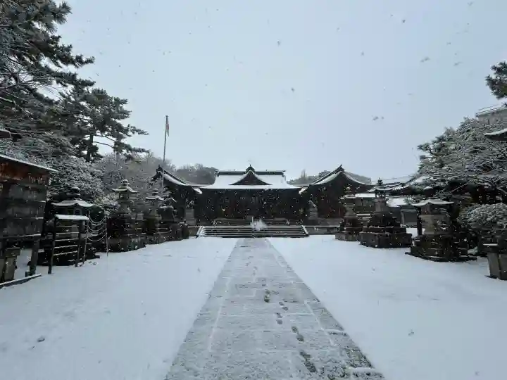 濃飛護國神社の{uncategorized: "未分類", other: "その他", undefined: "問題あり", building: "その他建物", grave: "お墓", sacred_gate: "鳥居", guardian: "狛犬", statue: "像", buddha: "仏像", history: "歴史", nature: "自然", garden: "庭園", animal: "動物", pagoda: "塔", temizu: "手水舎", mountain_gate: "山門・神門", sanctuary: "本殿・本堂", subordinate: "末社・摂社", art: "芸術", scenery: "景色", jizo: "地蔵", ema: "絵馬", goshuin: "御朱印", omikuji: "おみくじ", items: "授与品その他", amulet: "お守り", goshuincho: "御朱印帳", eats: "食事", festival: "お祭り", votive_dance: "神楽", shichigosan: "七五三参", wedding: "結婚式", experience: "体験その他", initially: "初詣", around: "周辺", anti_infection: "感染症対策"}