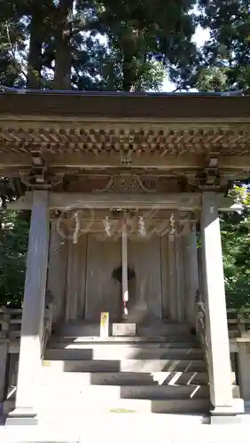 出羽神社(出羽三山神社)～三神合祭殿～の末社