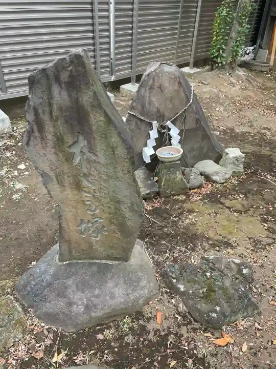 靍護稲荷神社の{uncategorized: "未分類", other: "その他", undefined: "問題あり", building: "その他建物", grave: "お墓", sacred_gate: "鳥居", guardian: "狛犬", statue: "像", buddha: "仏像", history: "歴史", nature: "自然", garden: "庭園", animal: "動物", pagoda: "塔", temizu: "手水舎", mountain_gate: "山門・神門", sanctuary: "本殿・本堂", subordinate: "末社・摂社", art: "芸術", scenery: "景色", jizo: "地蔵", ema: "絵馬", goshuin: "御朱印", omikuji: "おみくじ", items: "授与品その他", amulet: "お守り", goshuincho: "御朱印帳", eats: "食事", festival: "お祭り", votive_dance: "神楽", shichigosan: "七五三参", wedding: "結婚式", experience: "体験その他", initially: "初詣", around: "周辺", anti_infection: "感染症対策"}