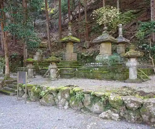 身延山 祖廟拝殿の塔