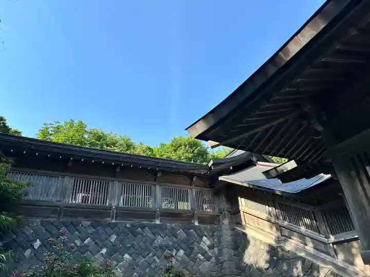 鳥海山大物忌神社吹浦口ノ宮の{uncategorized: "未分類", other: "その他", undefined: "問題あり", building: "その他建物", grave: "お墓", sacred_gate: "鳥居", guardian: "狛犬", statue: "像", buddha: "仏像", history: "歴史", nature: "自然", garden: "庭園", animal: "動物", pagoda: "塔", temizu: "手水舎", mountain_gate: "山門・神門", sanctuary: "本殿・本堂", subordinate: "末社・摂社", art: "芸術", scenery: "景色", jizo: "地蔵", ema: "絵馬", goshuin: "御朱印", omikuji: "おみくじ", items: "授与品その他", amulet: "お守り", goshuincho: "御朱印帳", eats: "食事", festival: "お祭り", votive_dance: "神楽", shichigosan: "七五三参", wedding: "結婚式", experience: "体験その他", initially: "初詣", around: "周辺", anti_infection: "感染症対策"}