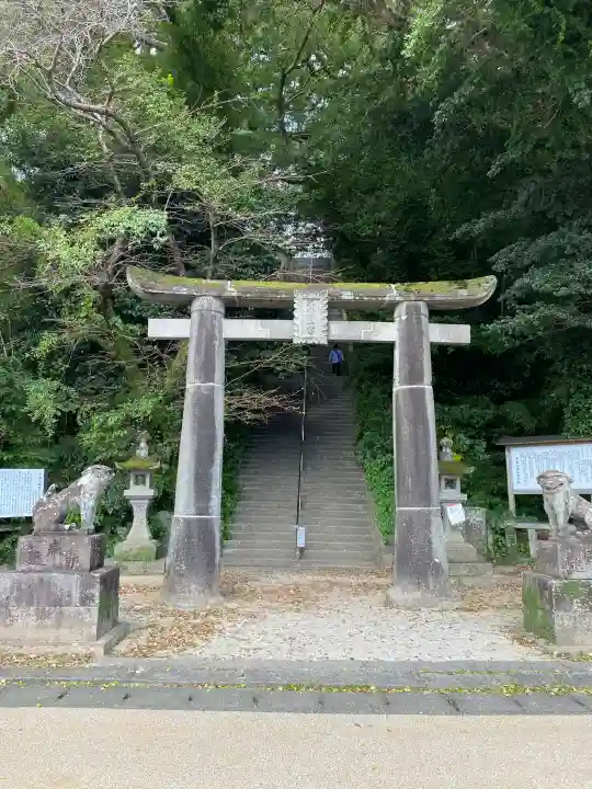 千栗八幡宮の{uncategorized: "未分類", other: "その他", undefined: "問題あり", building: "その他建物", grave: "お墓", sacred_gate: "鳥居", guardian: "狛犬", statue: "像", buddha: "仏像", history: "歴史", nature: "自然", garden: "庭園", animal: "動物", pagoda: "塔", temizu: "手水舎", mountain_gate: "山門・神門", sanctuary: "本殿・本堂", subordinate: "末社・摂社", art: "芸術", scenery: "景色", jizo: "地蔵", ema: "絵馬", goshuin: "御朱印", omikuji: "おみくじ", items: "授与品その他", amulet: "お守り", goshuincho: "御朱印帳", eats: "食事", festival: "お祭り", votive_dance: "神楽", shichigosan: "七五三参", wedding: "結婚式", experience: "体験その他", initially: "初詣", around: "周辺", anti_infection: "感染症対策"}