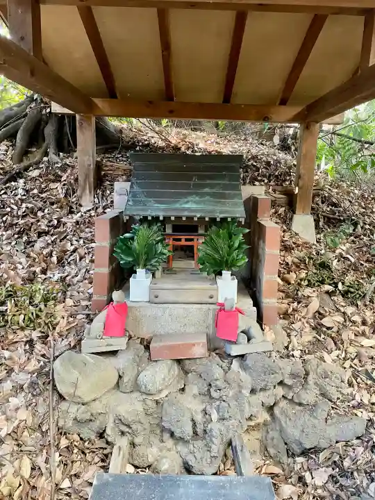 威光稲荷堂の{uncategorized: "未分類", other: "その他", undefined: "問題あり", building: "その他建物", grave: "お墓", sacred_gate: "鳥居", guardian: "狛犬", statue: "像", buddha: "仏像", history: "歴史", nature: "自然", garden: "庭園", animal: "動物", pagoda: "塔", temizu: "手水舎", mountain_gate: "山門・神門", sanctuary: "本殿・本堂", subordinate: "末社・摂社", art: "芸術", scenery: "景色", jizo: "地蔵", ema: "絵馬", goshuin: "御朱印", omikuji: "おみくじ", items: "授与品その他", amulet: "お守り", goshuincho: "御朱印帳", eats: "食事", festival: "お祭り", votive_dance: "神楽", shichigosan: "七五三参", wedding: "結婚式", experience: "体験その他", initially: "初詣", around: "周辺", anti_infection: "感染症対策"}